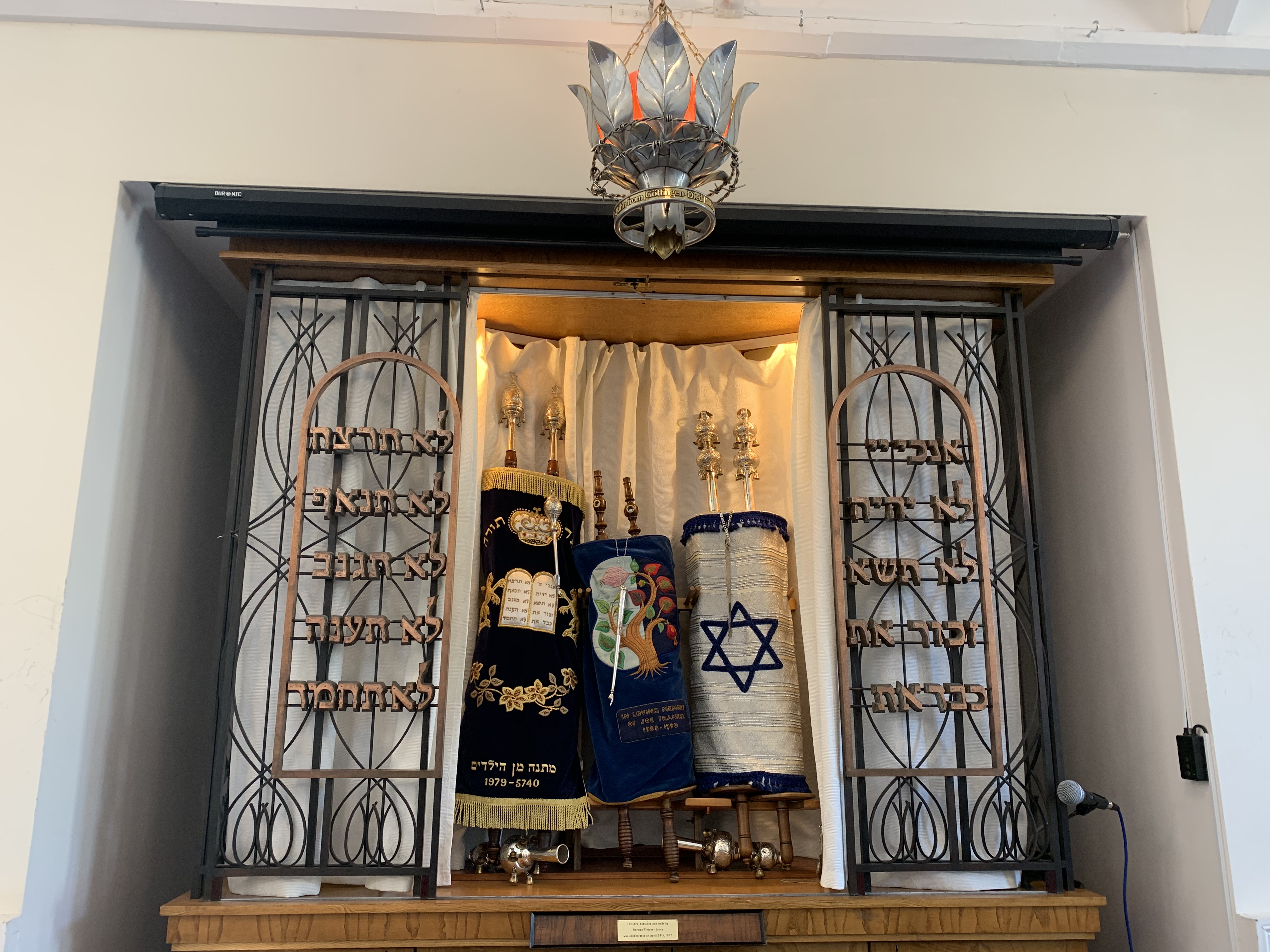 Kingston liberal synagogue torah scrolls