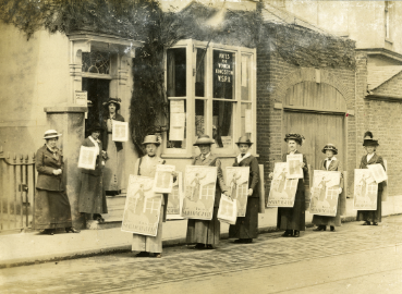 Suffragettes in Kingston holding placards